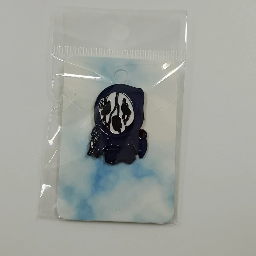 Chibi Ghostface SCREAM Horror Movie Pin/Brooch - Picture 5 of 7
